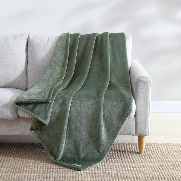 Eddie Bauer Throw Blanket Ultra Soft Plush Home Dcor All Season Bedding Ultra Lux Solid Red 50 x 60Fleece Reverse Green