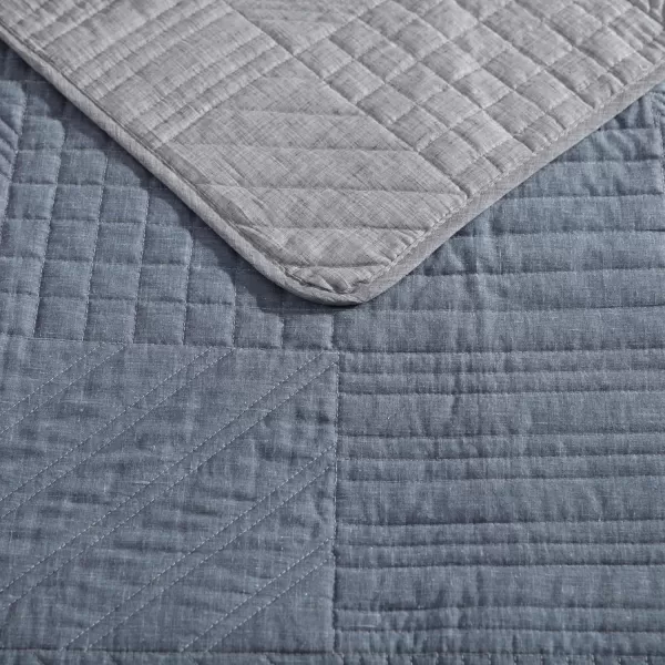 Eddie Bauer  Queen Quilt Set Reversible Bedding with Matching Shams Lightweight Home Decor for All Seasons Hidden Lake Blue QueenBlue