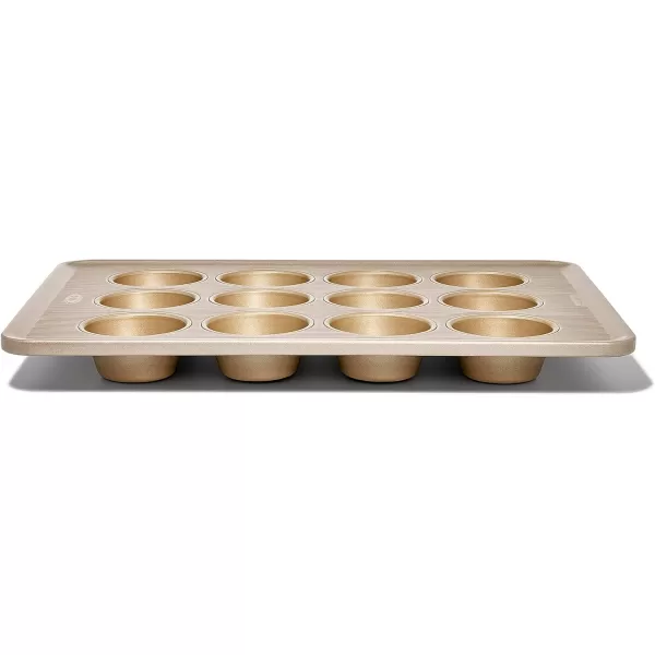 OXO Good Grips Non-Stick Pro Cake Pan Square 9 x 9 Inch, brown