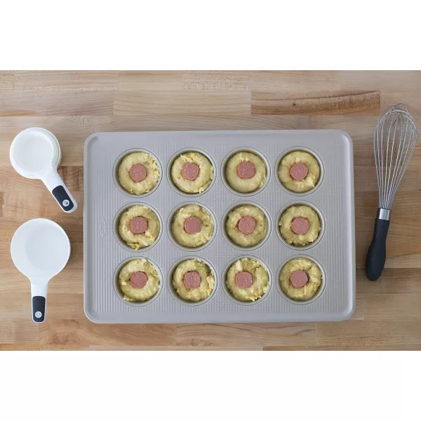 OXO Good Grips Non-Stick Pro Cake Pan Square 9 x 9 Inch, brown