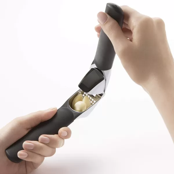 NEW OXO Good Grips Garlic Press